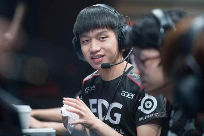 亚博体育-Faker爆冷击败中国队,惊险取胜引爆全场!的简单介绍