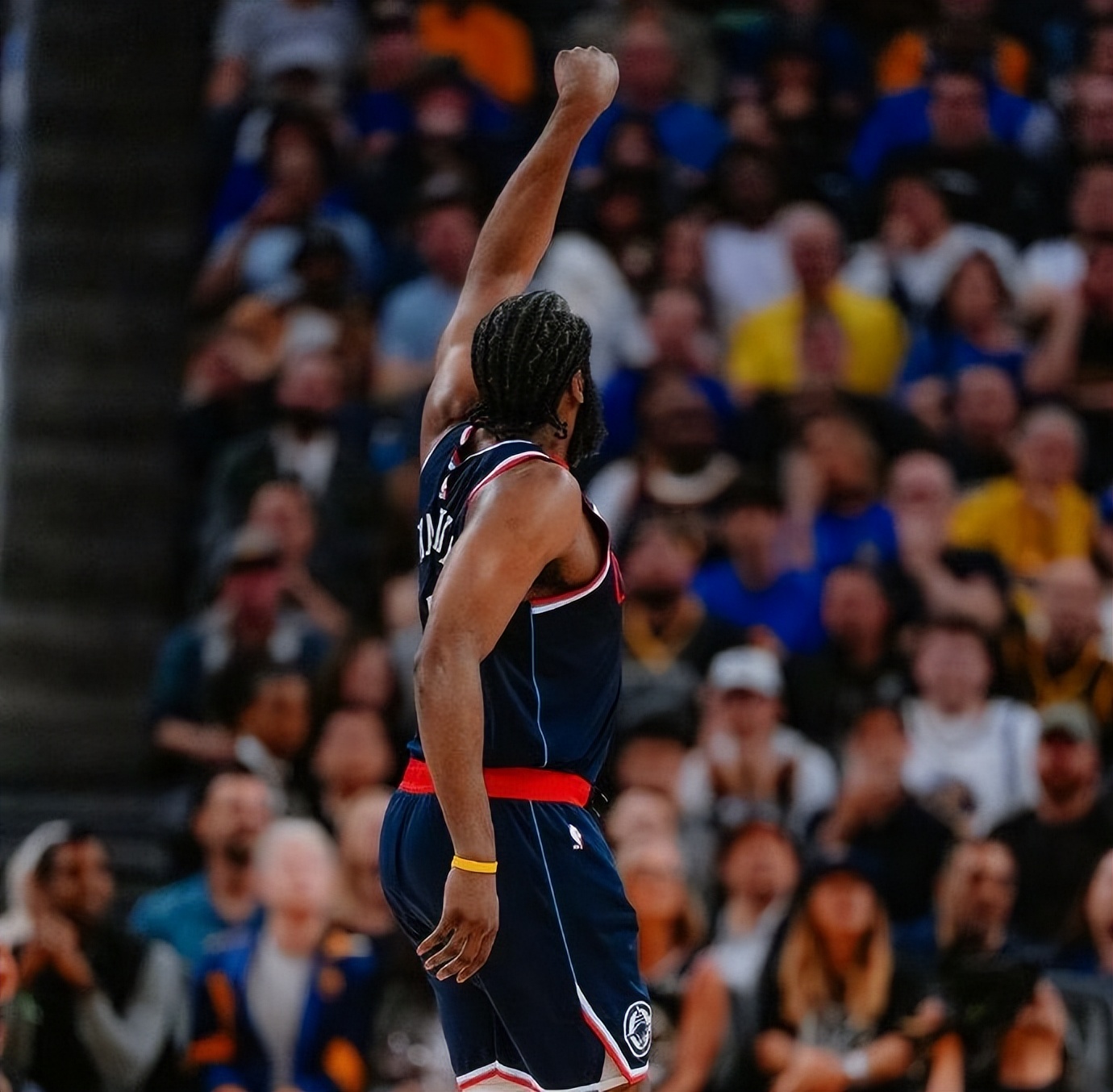 亚博体育-哈登回归赛场，逆转首场状态亮眼，篮网观众沸腾！的简单介绍